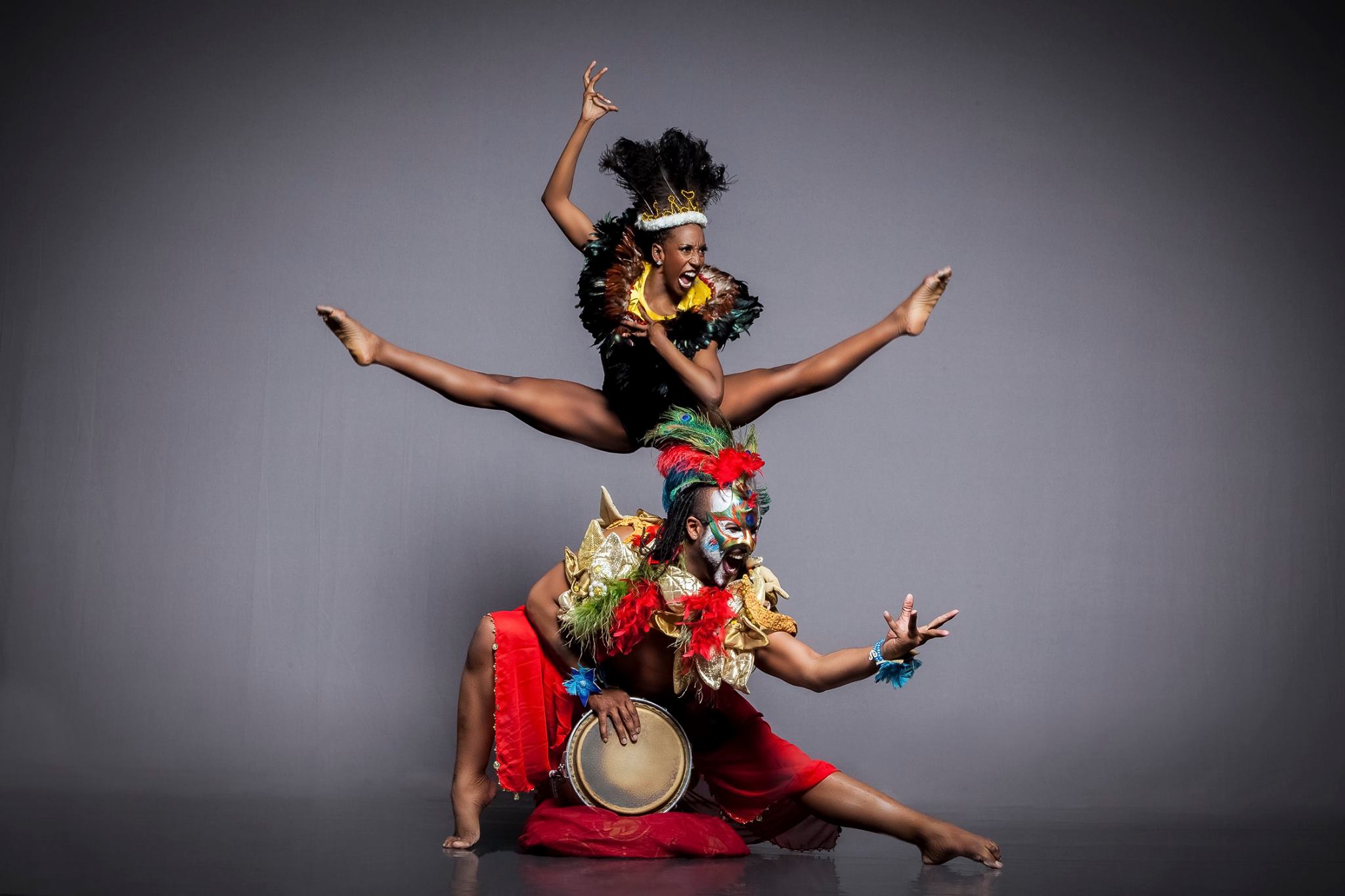 Жизнь есть танец. Танцующая африканка. Танцы африканцев. Африканские женщины танцуют. Афро танцы.